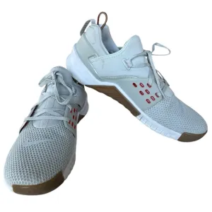 ☘️Nike Gray Athletic Shoes with Breathable Mesh and Unique Lacing System