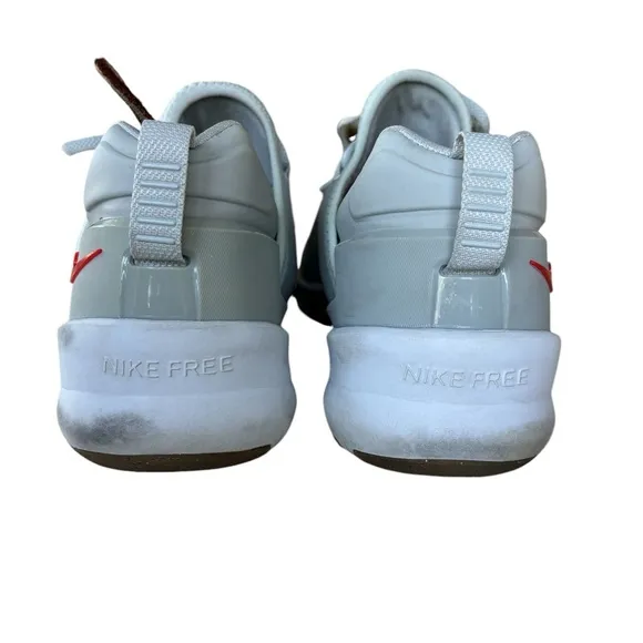 ☘️Nike Gray Athletic Shoes with Breathable Mesh and Unique Lacing System