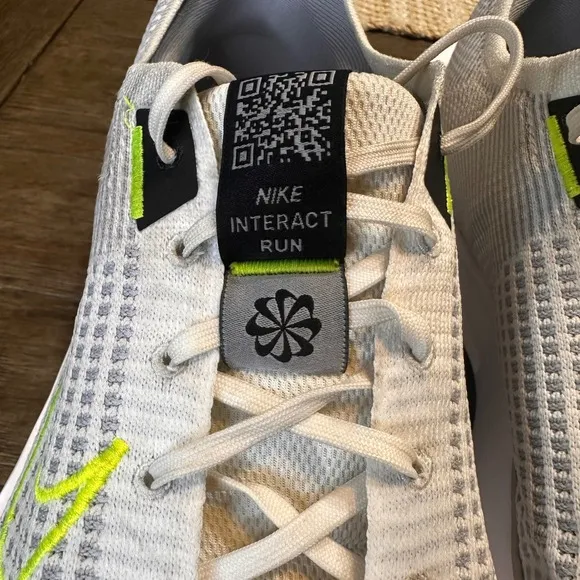 Nike Interact Run Lightweight Running Shoes White Grey Neon Athletic Sz 13 Mens