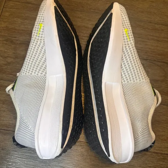 Nike Interact Run Lightweight Running Shoes White Grey Neon Athletic Sz 13 Mens