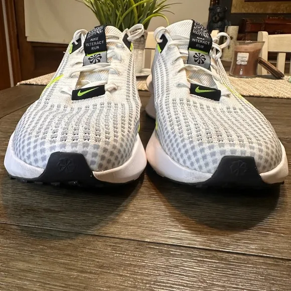 Nike Interact Run Lightweight Running Shoes White Grey Neon Athletic Sz 13 Mens