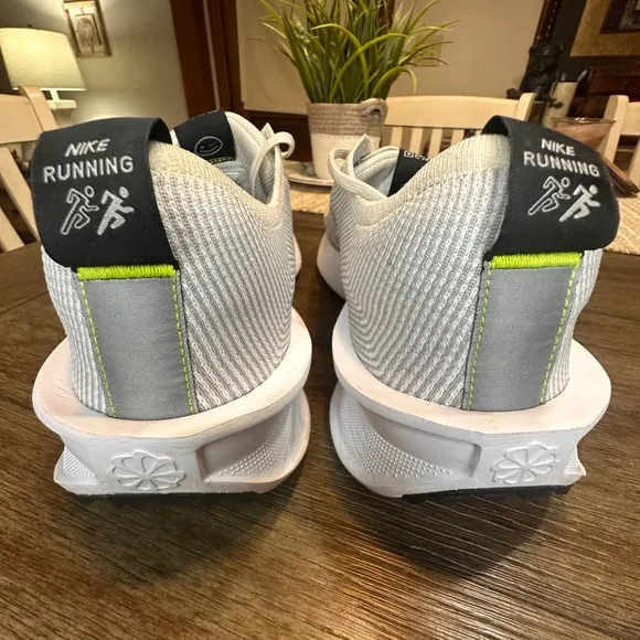 Nike Interact Run Lightweight Running Shoes White Grey Neon Athletic Sz 13 Mens