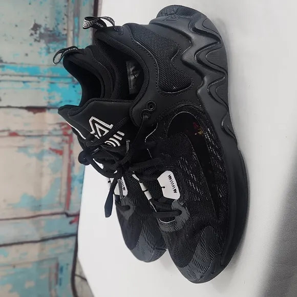 Nike Kid's Giannis Immortality 2 (GS) Basketball Shoes