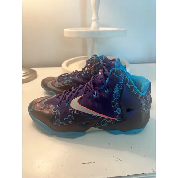 Nike Labron XI Hornets Basketball Shoes High Top Sneakers Purple Blue Size 9