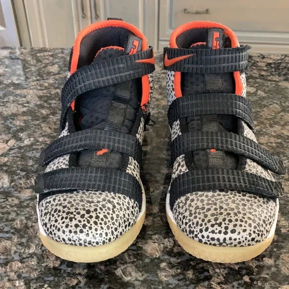 NIKE LEBRON SOLIDER GRADE SCHOOL BASKETBALL SHOES