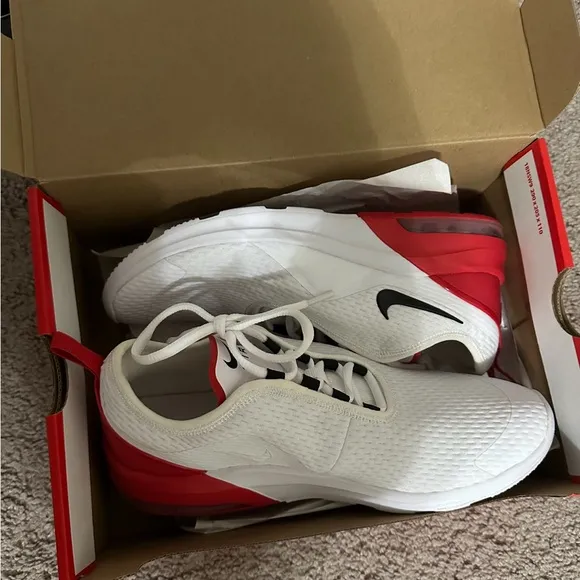 Nike Men's Air Max Motion 2 GS’ White and University Red Sneakers