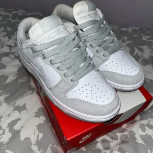 Nike Men's White and Gray Sneakers
