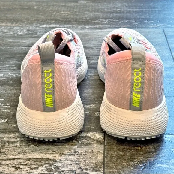 Nike React Escape Run Flyknit Running Shoes Womens Size 9 DC4269-101