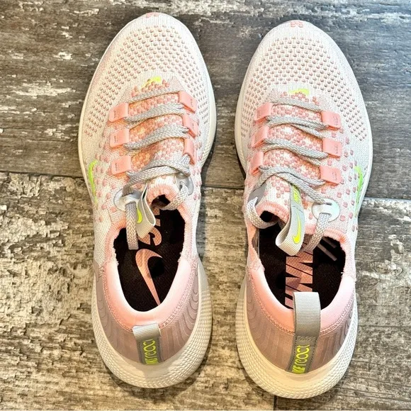 Nike React Escape Run Flyknit Running Shoes Womens Size 9 DC4269-101