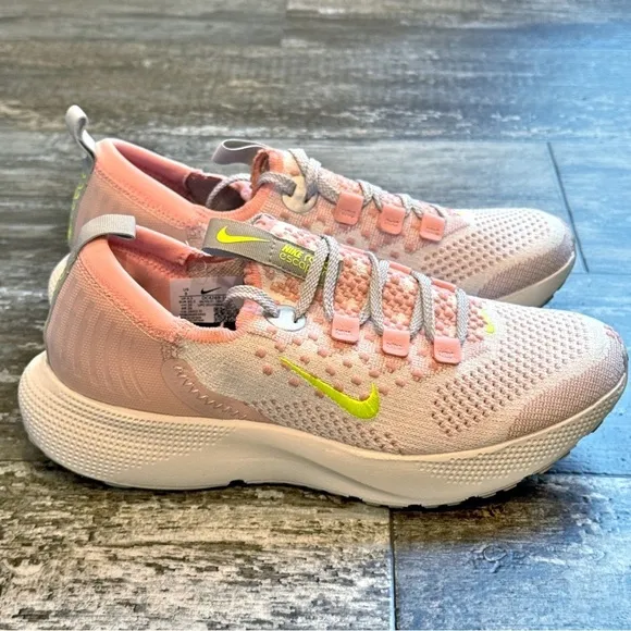 Nike React Escape Run Flyknit Running Shoes Womens Size 9 DC4269-101