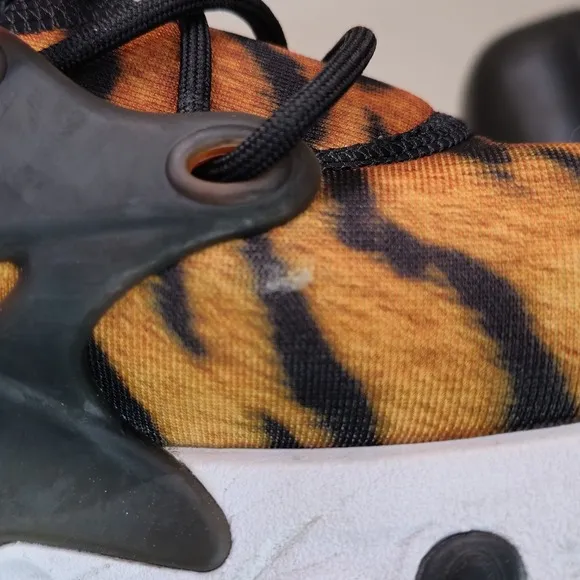 Nike React Presto Premium Tiger Print Mens Size 10.5 Shoes Sneakers CN7664-800
