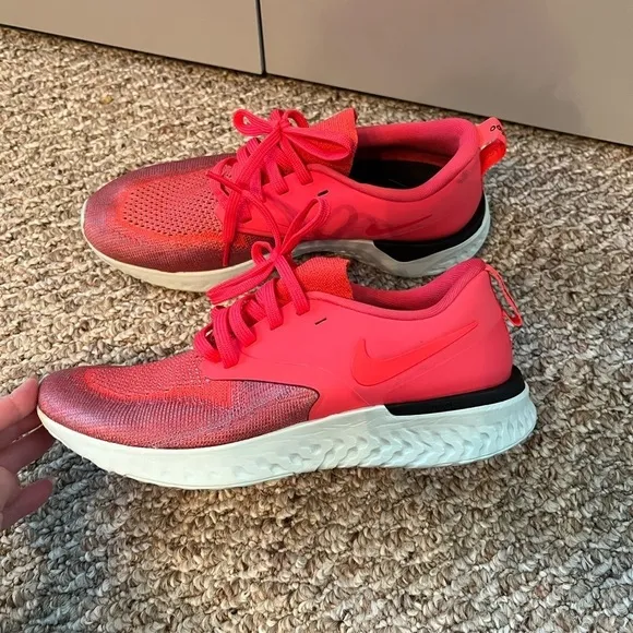 Nike Women's Odyssey React 2 Flyknit Shoes Sneakers