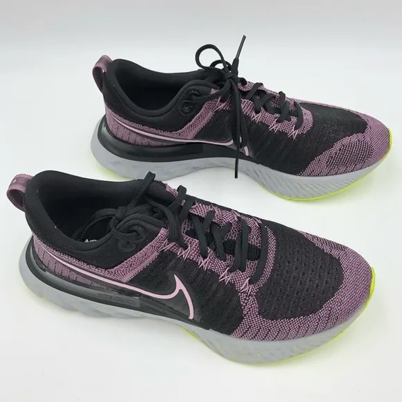 Nike Women's React Infinity Run Flyknit 2 Running Shoes