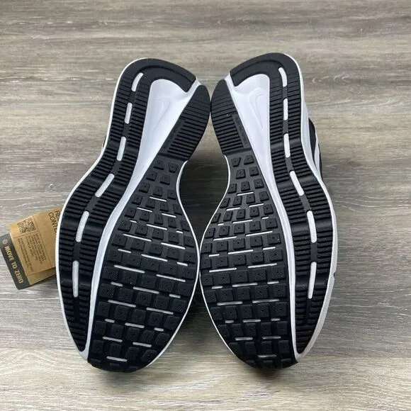Nike Women's Run Swift 3 Running Shoes DR2698-002 Black White Size 10.5 NWOB
