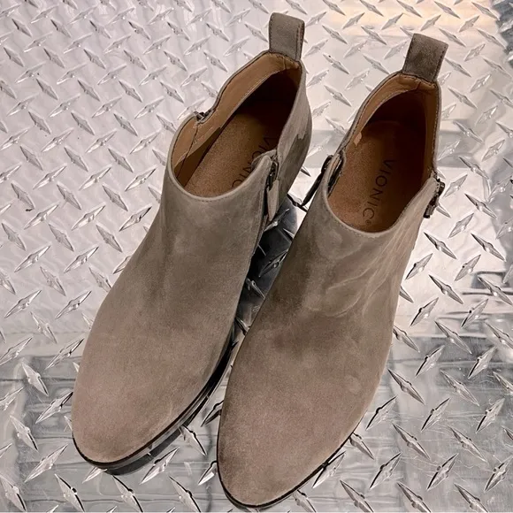 NWOB $169 Waterproof Vionic Cecily Suede Bootie - Stone -