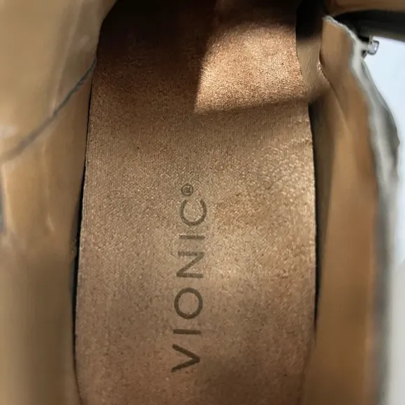 NWOB $169 Waterproof Vionic Cecily Suede Bootie - Stone -