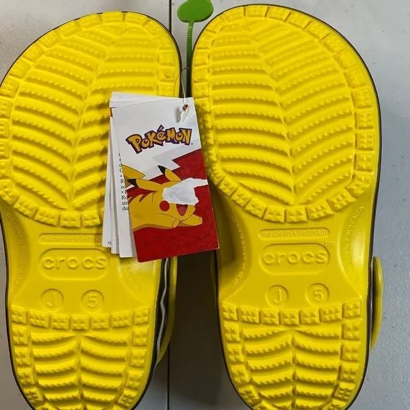 NWOB CROCS Youth Unisex Pokemon Pikachu Yellow Black Classic Clogs - Size J5