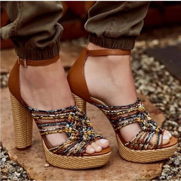 NWOB Jessica Simpson Ignatia platform multi colored heel, size 8.5