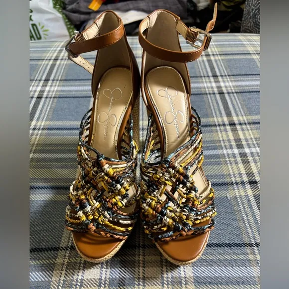 NWOB Jessica Simpson Ignatia platform multi colored heel, size 8.5