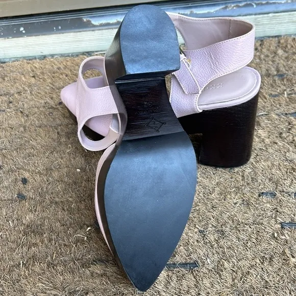 NWOB KK Dodds Light Pink Shimmer Leather Platform Sandals Bohemian Festival