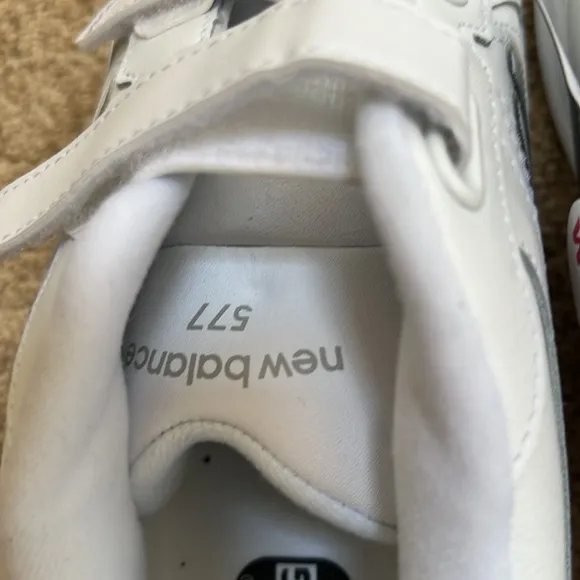 NWOB! NEW BALANCE 577 Size 11 all leather walking shoes