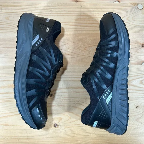 NWOB SAS Pursuit Vibram Lace Up SneakersStability Men’s D width Black/Black