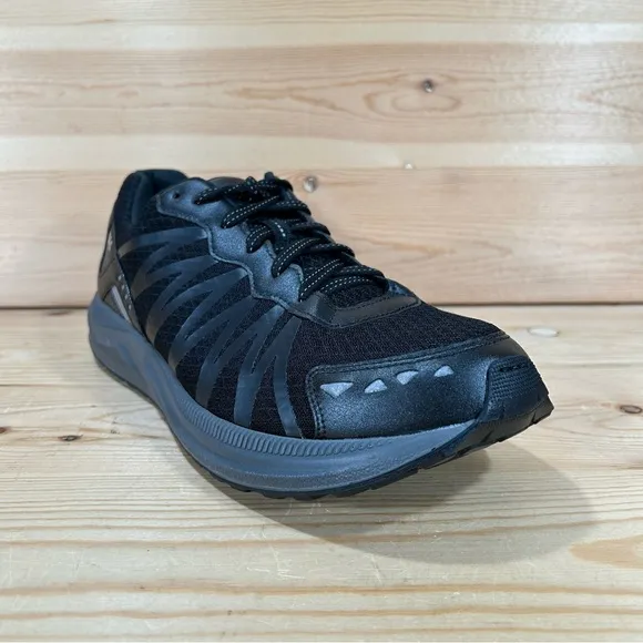 NWOB SAS Pursuit Vibram Lace Up SneakersStability Men’s D width Black/Black