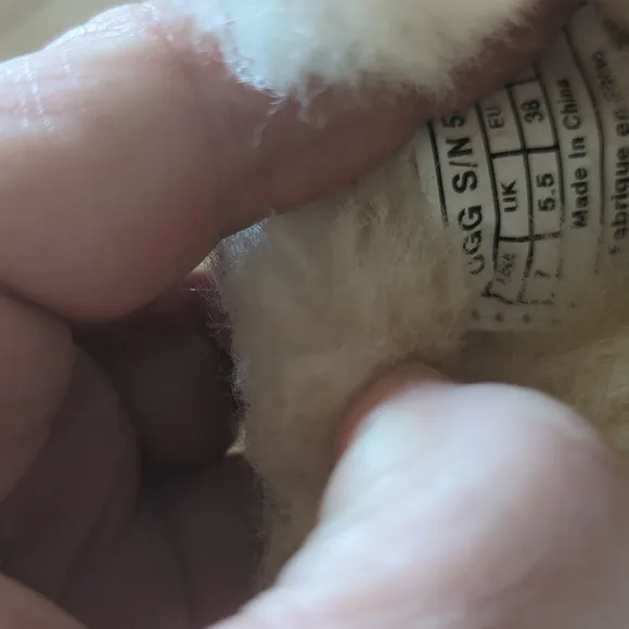 NWOB- UGG Dakota Slippers