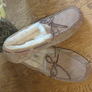 NWOB- UGG Dakota Slippers