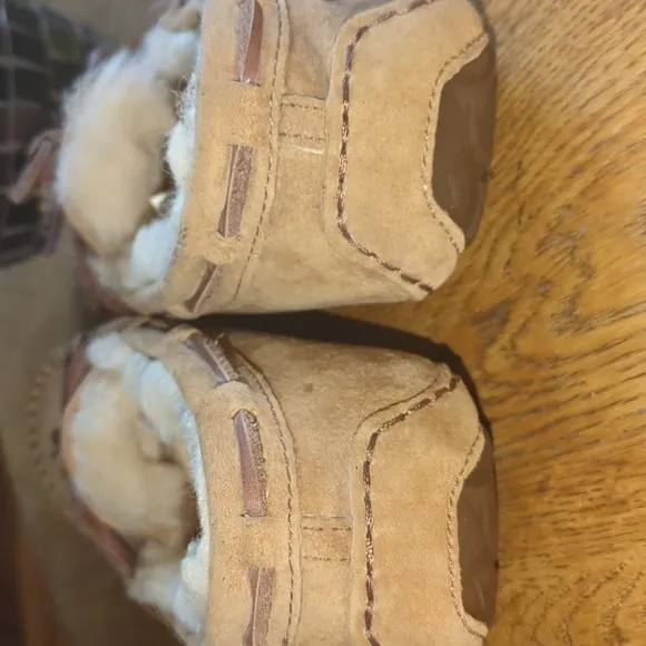 NWOB- UGG Dakota Slippers