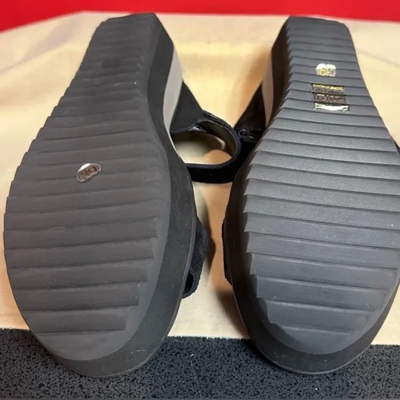 NWOT Antelope Black Suede Platform Sandals size 8