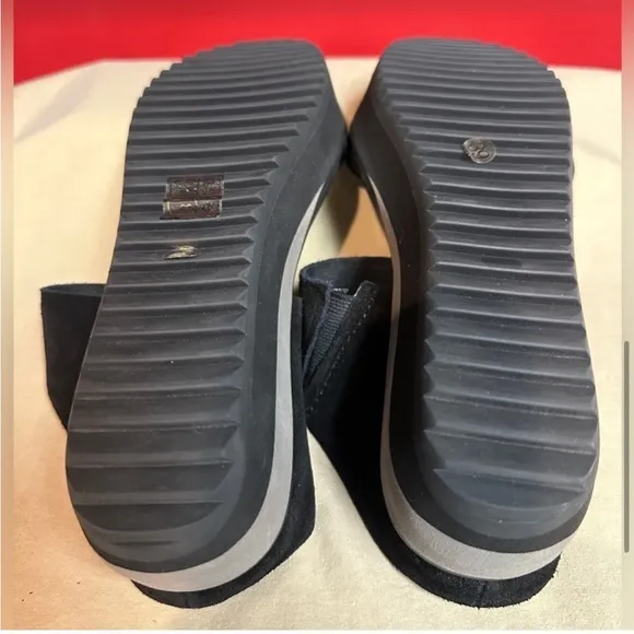 NWOT Antelope Black Suede Platform Sandals size 8