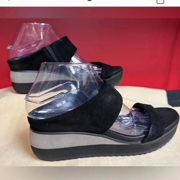 NWOT Antelope Black Suede Platform Sandals size 8
