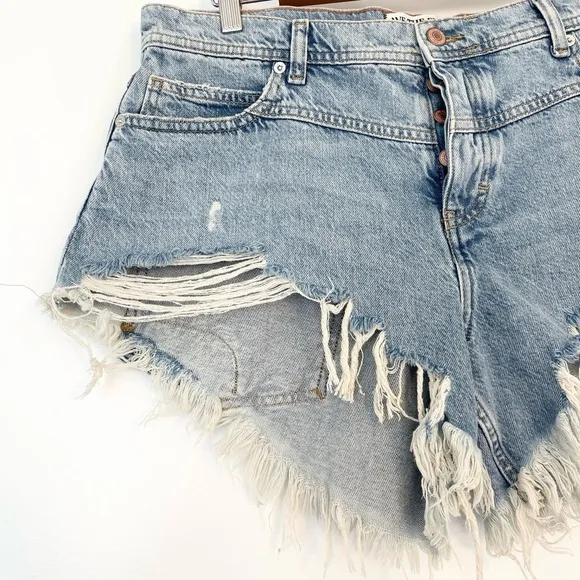 NWOT Free People Westwood Cutoff  Distressed Mid Rise High Low Short Size 31