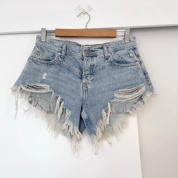 NWOT Free People Westwood Cutoff Mid Rise High Low Distressed Short Size 26