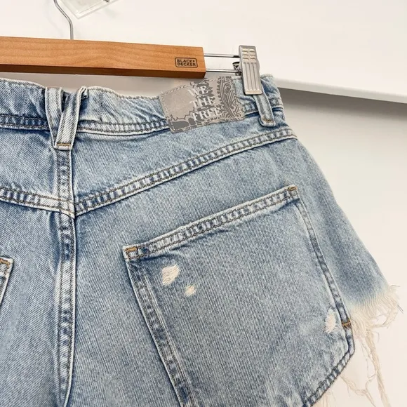 NWOT Free People Westwood Cutoff Mid Rise High Low Distressed Short Size 26