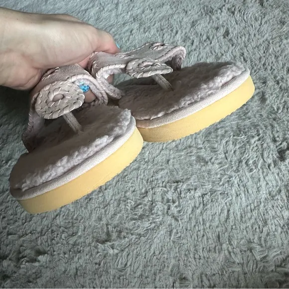 NWOT Jack Rogers Fluffy Pink Slippers Flip Flops with Suede &amp; Leather Details