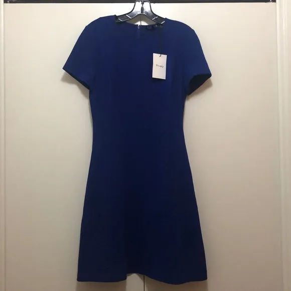 NWT $365 Theory Modern Seamed Shift Fit-and-Flare Dress in size 6!