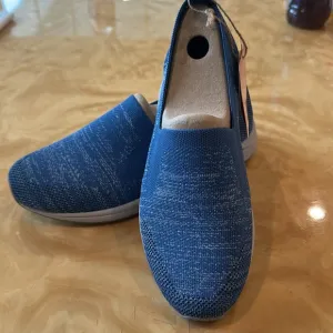 NWT-7W Easy Spirit BLUE Knit Slip-On Shoes