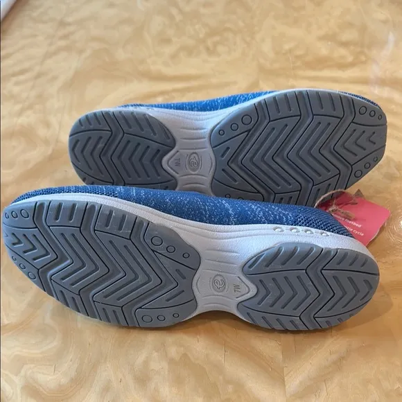 NWT-7W Easy Spirit BLUE Knit Slip-On Shoes