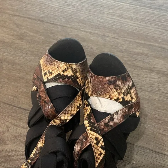 NWT BURJU Stay Strapped Snake and Lycra Strappy Dance Shoes | Size 7.5