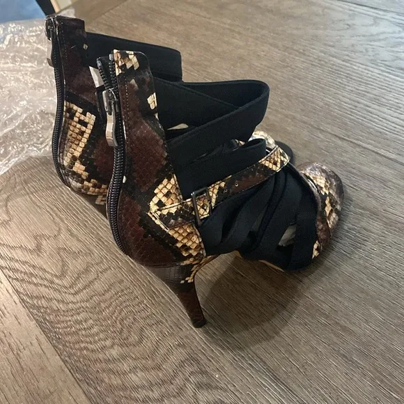 NWT BURJU Stay Strapped Snake and Lycra Strappy Dance Shoes | Size 7.5