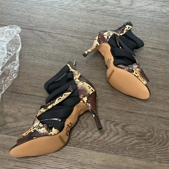 NWT BURJU Stay Strapped Snake and Lycra Strappy Dance Shoes | Size 7.5