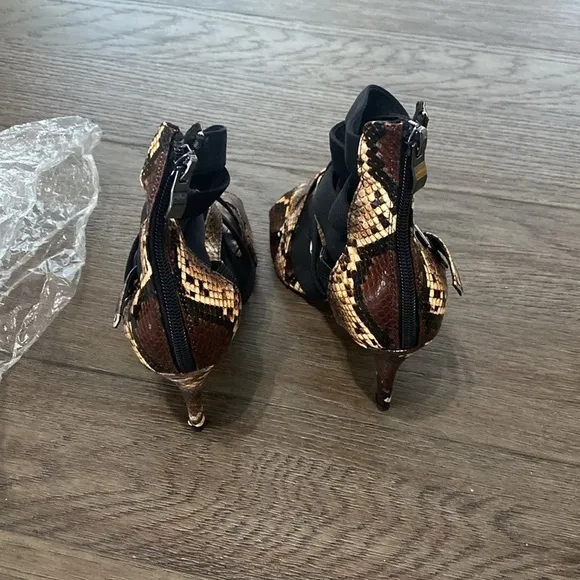 NWT BURJU Stay Strapped Snake and Lycra Strappy Dance Shoes | Size 7.5