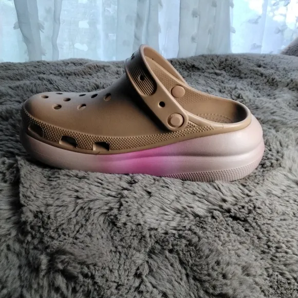 NWT. Classic Crush Clog Shoes Cork/ Dip. 8