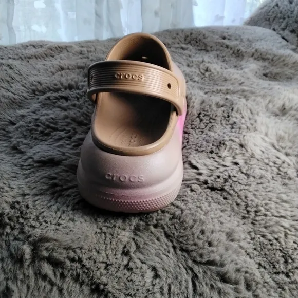 NWT. Classic Crush Clog Shoes Cork/ Dip. 8