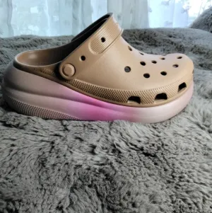 NWT. Classic Crush Clog Shoes Cork/ Dip. 8