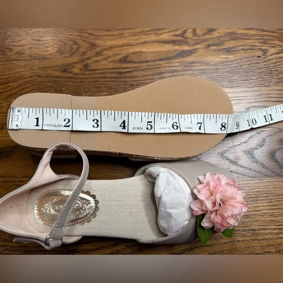 NWT Joyfolie Elianna Blush/ Beige Sandals with Pink Flower Accent