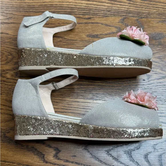 NWT Joyfolie Elianna Blush/ Beige Sandals with Pink Flower Accent