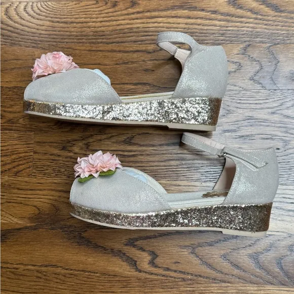 NWT Joyfolie Elianna Blush/ Beige Sandals with Pink Flower Accent